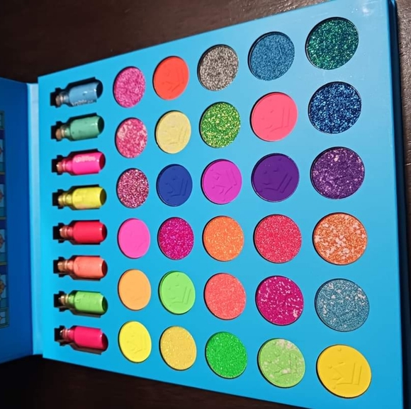 King eyeshadow Palett - Picture 1 of 2